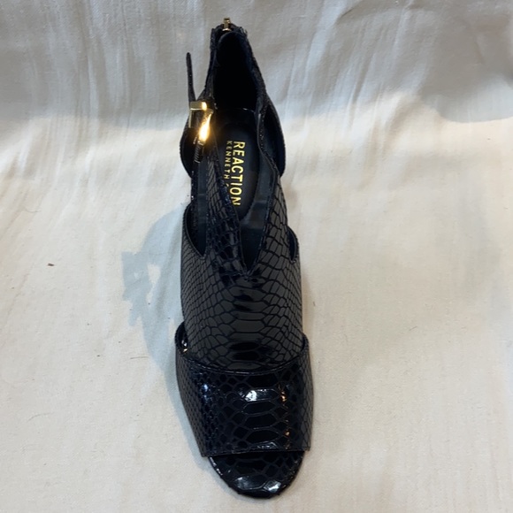 NIB KENNETH COLE black strappy heeled shoes size 8.5 - Picture 5 of 7